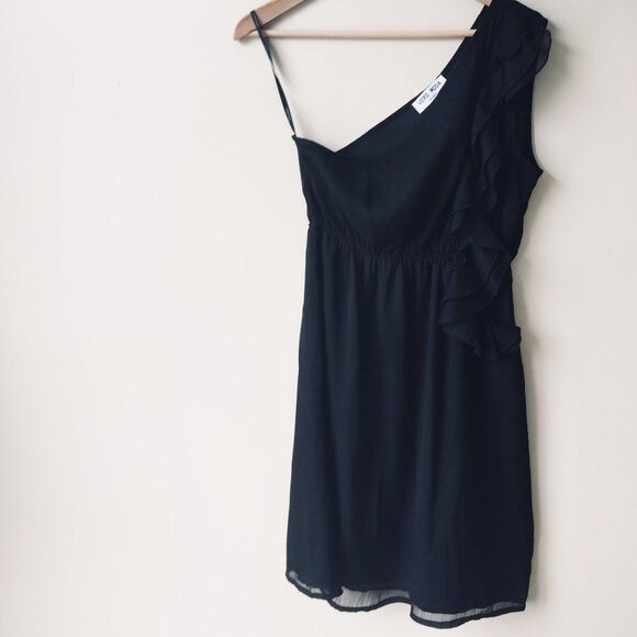Vero Moda BLACK One Shoulder Ruffle Overlay Dress - Picture 3 of 6